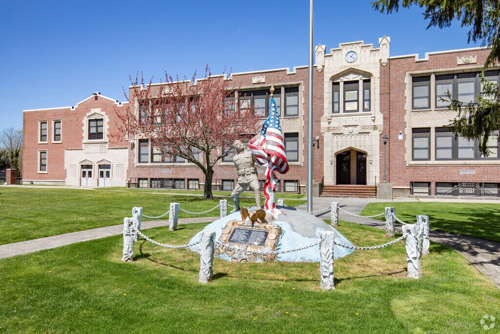 Eastport Elementary Schools Veterans memorial statue.