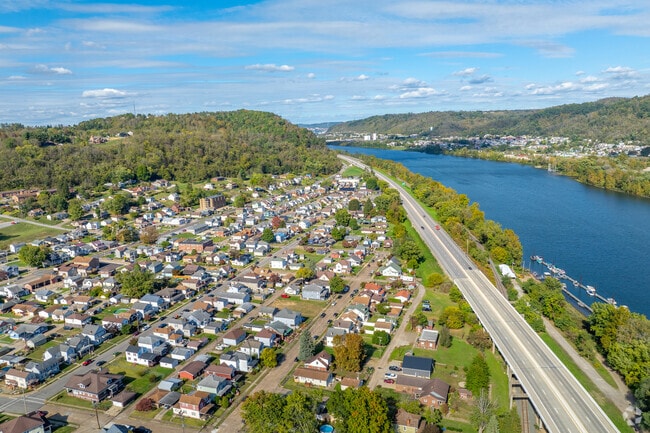 Houses stretch along the Ohio River in Shadyside.