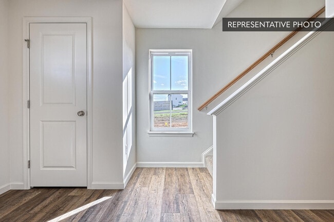 1043 Ellie Ln W, Harrisburg, PA 17112 - photo 4