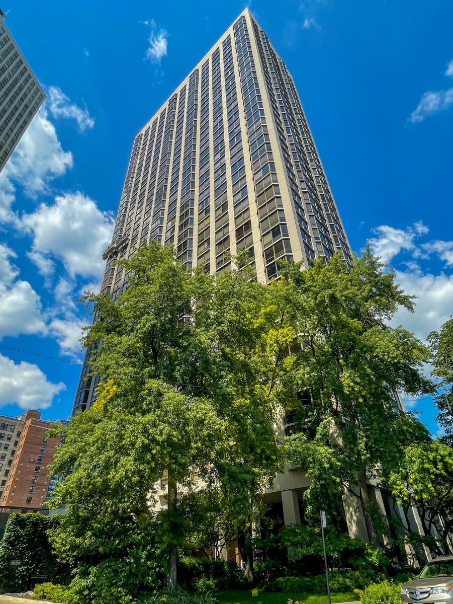 2650 N Lakeview Ave unit 3105, Chicago, IL 60614 - photo 1