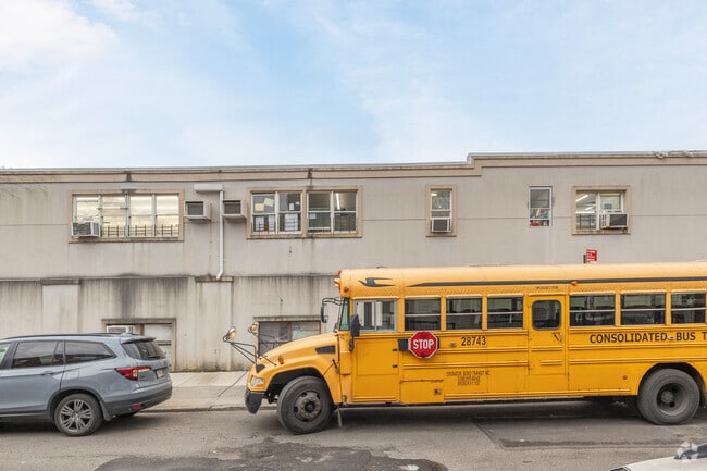 Shalshelet Bais Yaakov Corporation has 191 students.