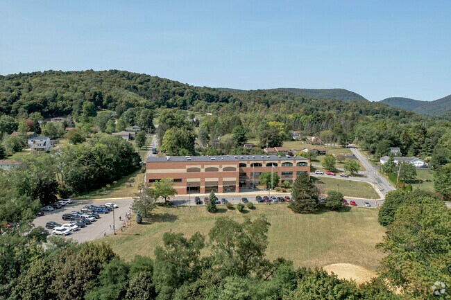 Pleasant Valley Elementary serves K-6th grade students and is part of Altoona School District.