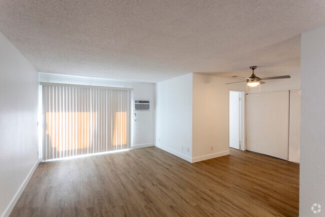 1BR - 1BA, 640SF