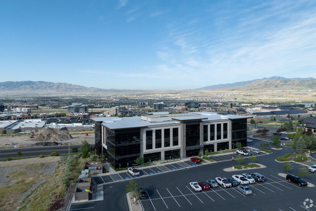 Ignite Entrepreneurship Academy is located in the Lehi neighborhood.