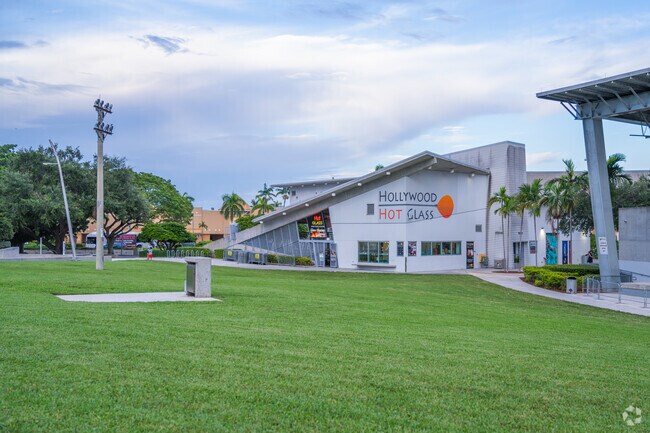 Walk to the nearby Hollywood Arts Park from Lawn Acres, a hub for creativity and fun.