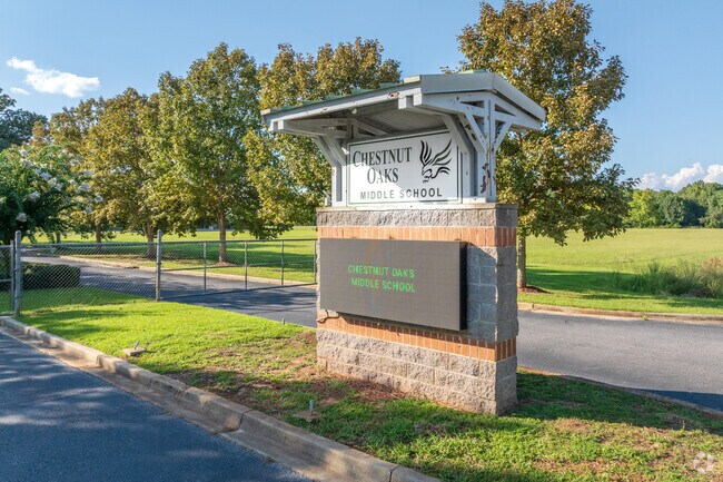 Chestnut Oaks Middle School offers advanced classes for students in Crosswell, SC.