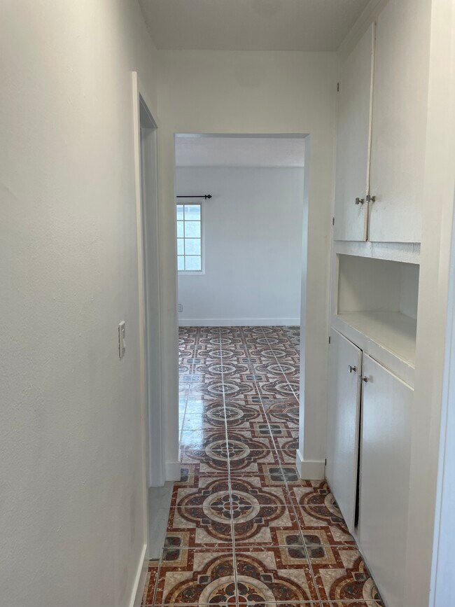 711 W 81st St, Los Angeles, CA 90044 - photo 6