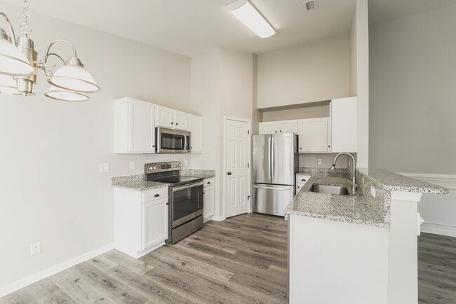 8224 Fox Swamp Rd, Charlotte, NC 28215 - photo 7