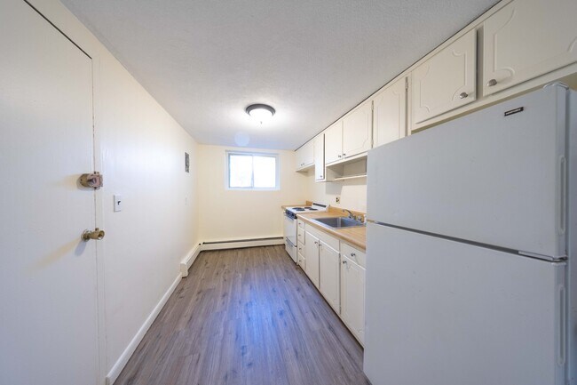 33 Westgate Rd unit 1, Boston College, MA 02467 - photo 6