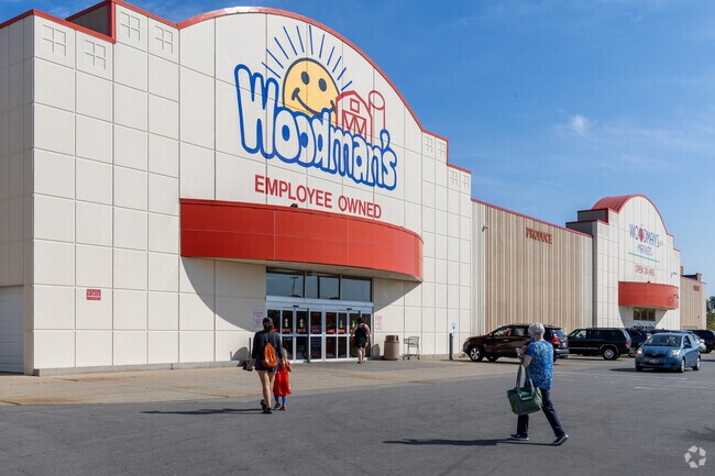 Valley Fair families shop at Woodman's for bulk home goods and fresh produce.