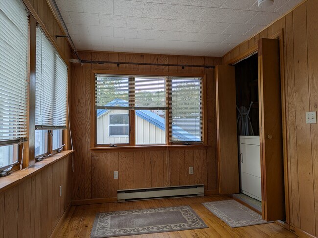 Sun-room/laundry area