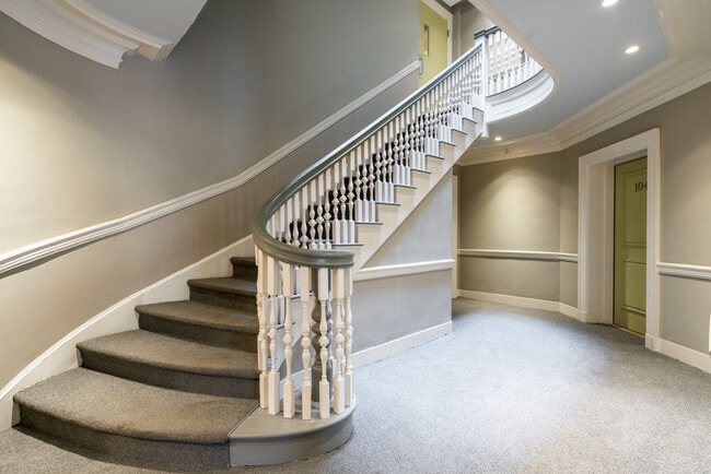 457 Centre St, Newton, MA 02458 - photo 4