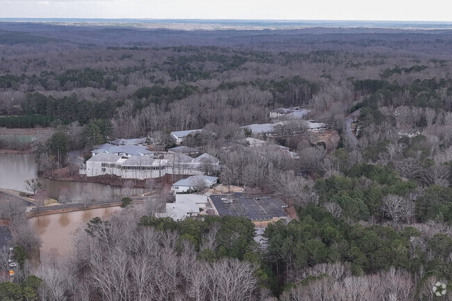 The Athens Academy campus is similar to that of a college campus.