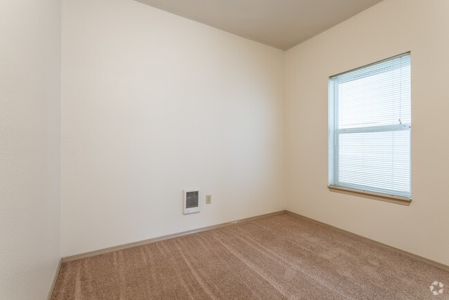 Country Club Apartments, Eugene, OR 97401 - photo 6