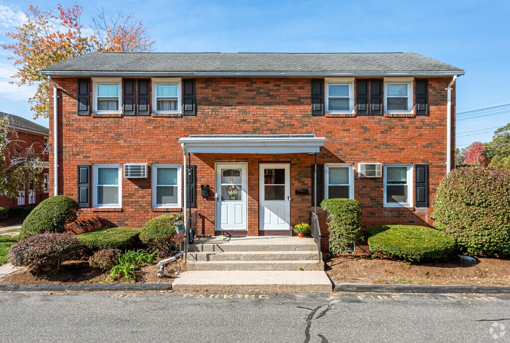 Townhouse Court 1245 Granby Rd, Chicopee, MA