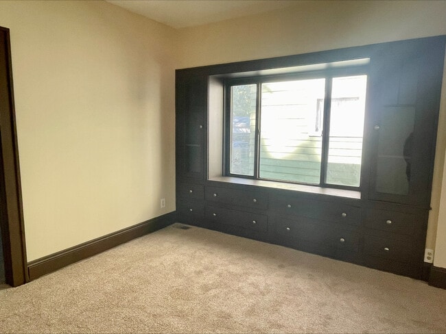 1022 Herberich Ave, Akron, OH 44301 - photo 4