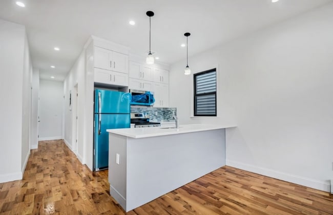 1842 Hunt Ave unit 2nd Floor, Bronx, NY 10462 - photo 2