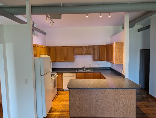 1815 Adams St unit B, Toledo, OH 43604 - photo 2