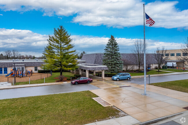 Donges Bay Elementary School in the Mequon neighborhood has a student-teacher ratio of 13 to 1.
