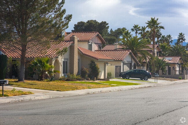 Custom built homes can be found in Paradise Valley East.