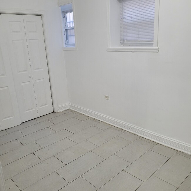 6751 S Clyde Ave unit Bsmt, Chicago, IL 60649 - photo 6