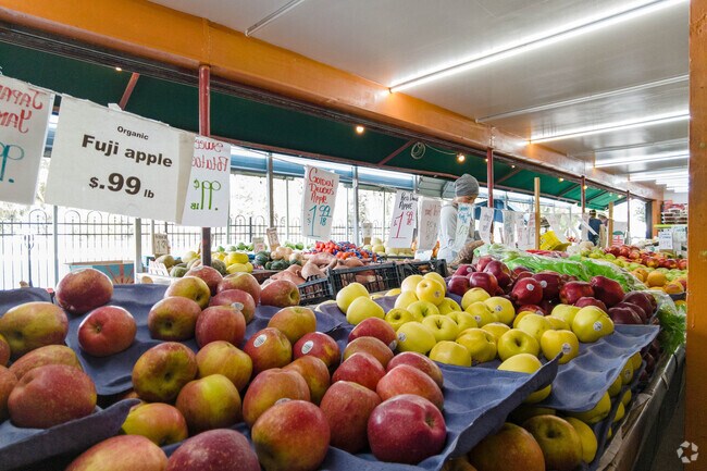 Bill’s Ranch Market sells fresh produce and local goods in Bay Point West.