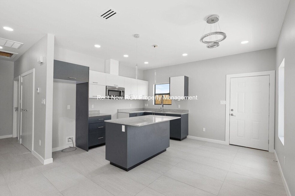 2020 Summerland Ln unit 2, Edinburg, TX 78541 - photo 1