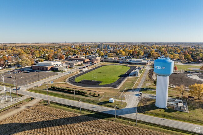 Jesup Elementary, Middle, and High schools each hold an overall Niche grade of B.