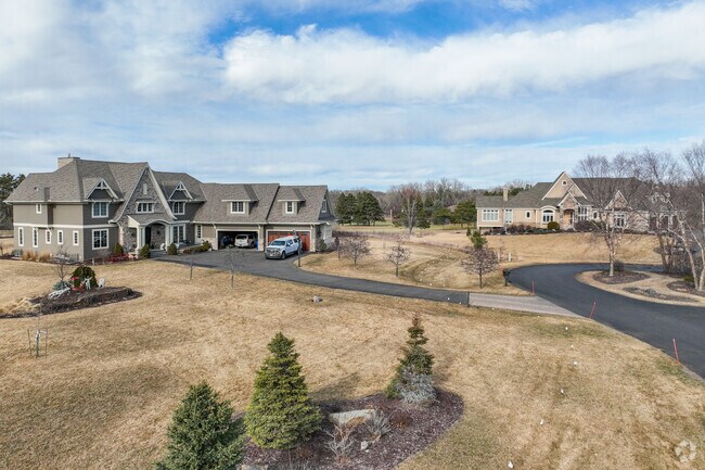 There are higher priced mansion surrounding outside of Gem Lake.