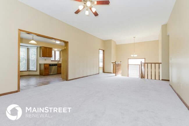 4050 SW La Harve Dr, Lee's Summit, MO 64082 - photo 3