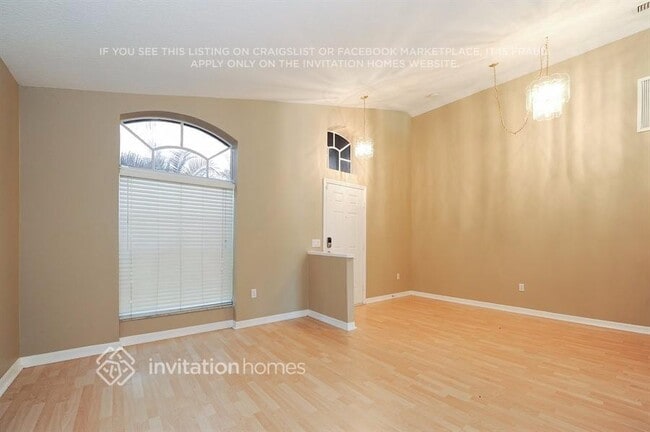 12720 Lake Vista Dr, Gibsonton, FL 33534 - photo 2