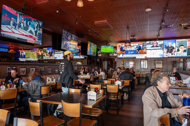 Castleton locals love gathering at Ale Emporium for both lunch and dinner.