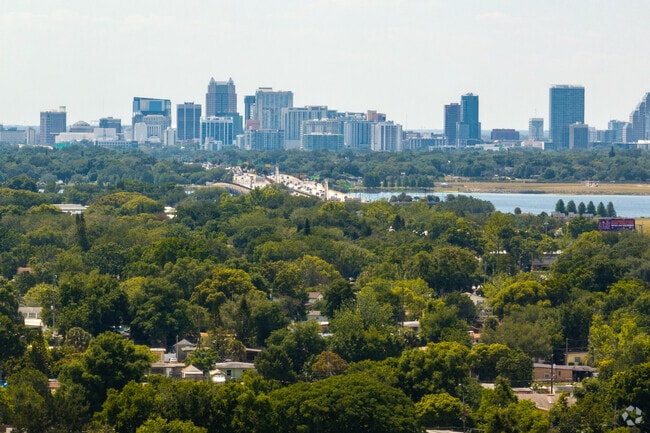 Dover residents have convenient access to downtown Orlando via Highway 408.