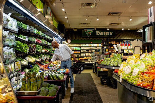 The Produce Station brings fresh organic produce and gourmet prepared foods to Lower Burns Park.