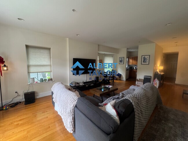 10 Selkirk Rd unit 2, Brighton, MA 02135 - photo 2