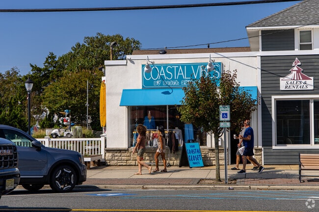 Residents can enjoy a vibrant beachside downtown filled with shops and restaurants.