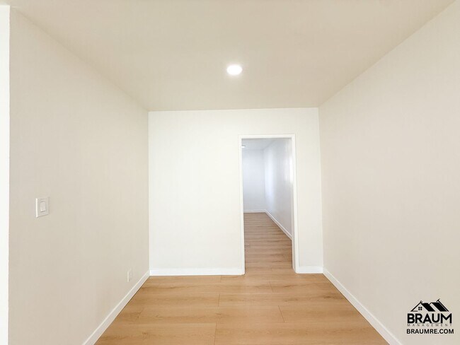 7339 Woodman Ave unit 8, Los Angeles, CA 91405 - photo 4