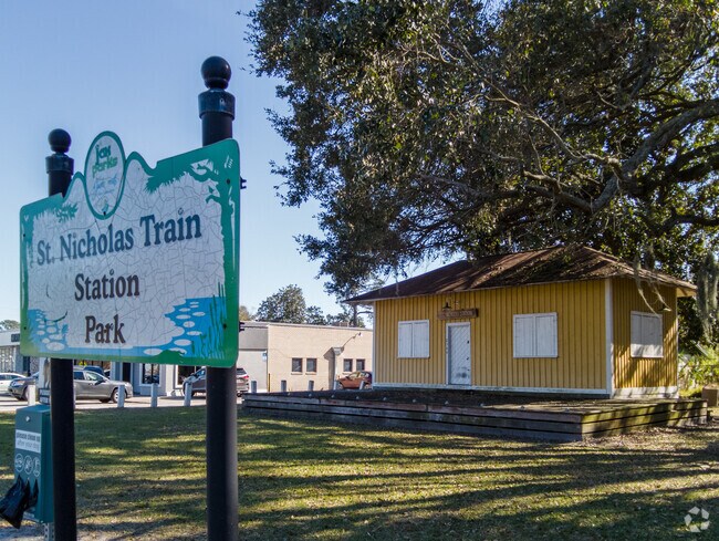 Saint Nicholas Train Station is a popular place for visits in the neighborhood.