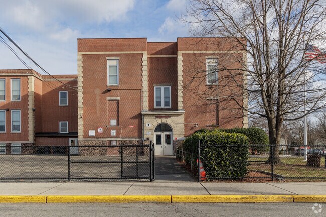 Washington Elementary School in Bergenfield, NJ serves grades PK, K-5.