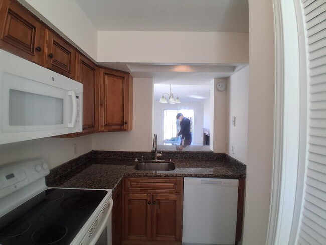 Yorkshire Court Condominums unit 129, Metairie, LA 70002 - photo 5