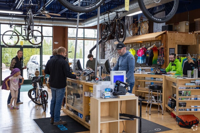 The Grand Rapids Bicycle Company in Ada has a knowledgable and friendly staff.