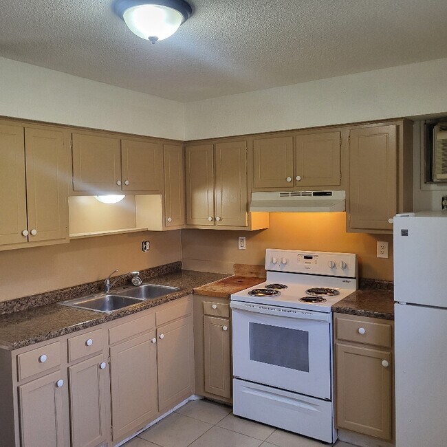 1019 Colonial Dr unit 1, Benton Harbor, MI 49022 - photo 5