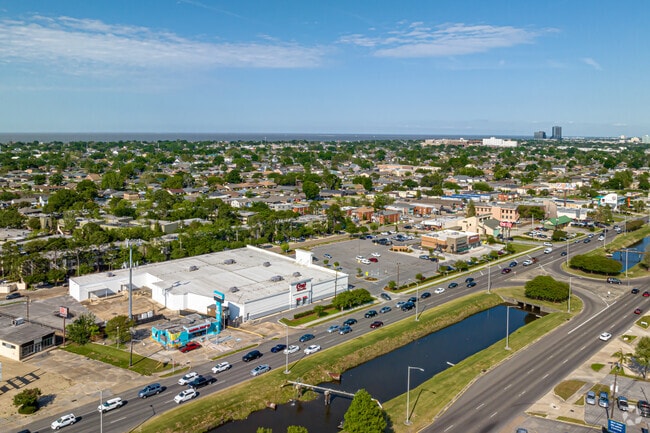 Pontchartrain Gardens residents have quick access to retail and medical centers.