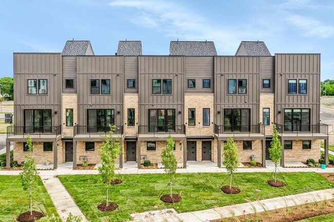 1056 Hampton Cir unit 75, Detroit, MI 48207 - photo 3