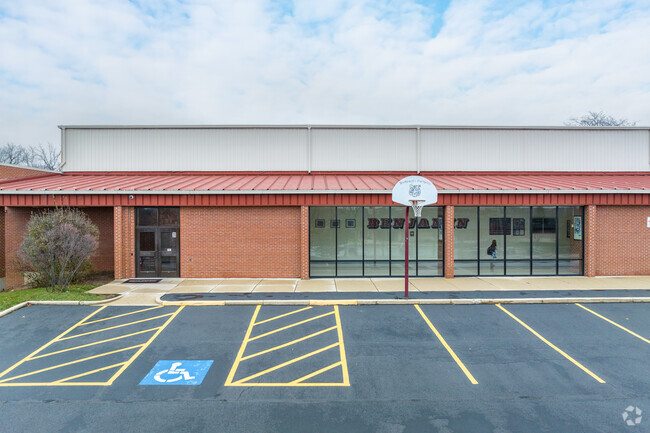Benjamin Middle School has a student-teacher ratio of 10 to 1.
