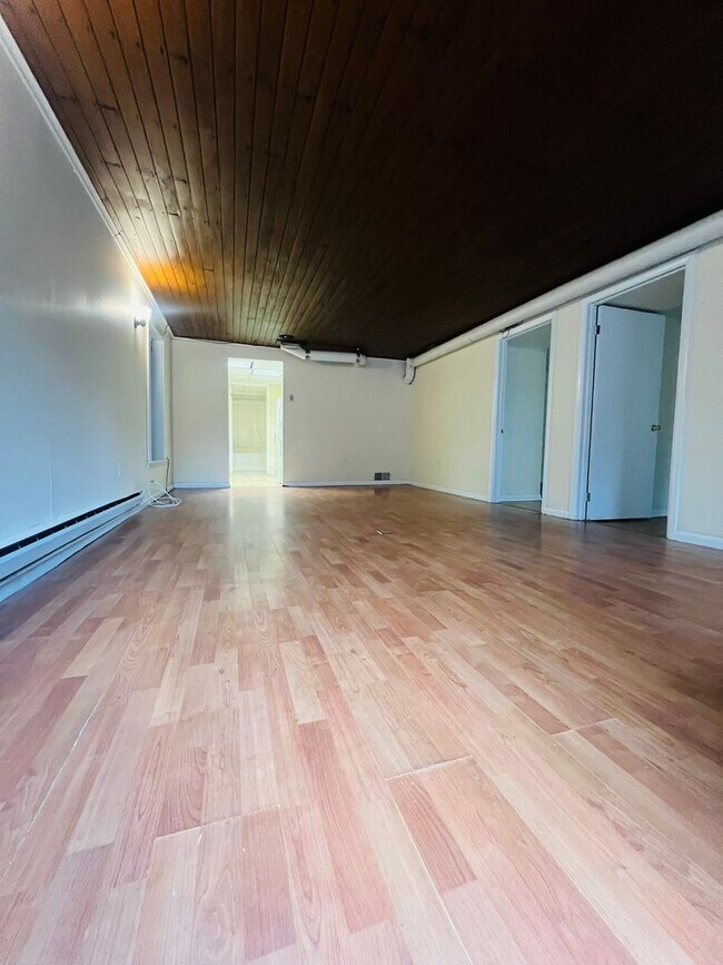 207 S Union St unit 207 1/2 South Union, Burlington, VT 05401 - photo 2