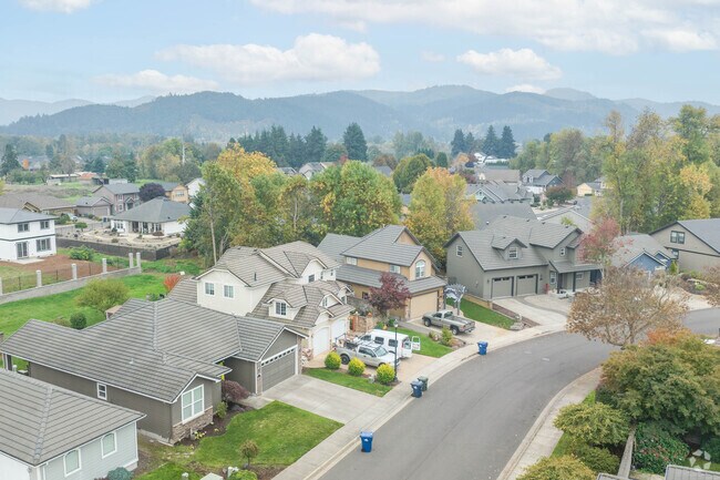 Creswell Oregon is about 20 minutes from Eugene and has incredible growth occurring.