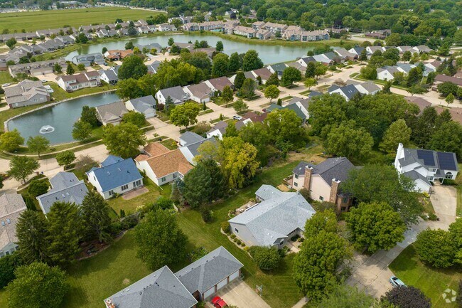 Pembroke Point is located in Champaign, IL and is one of the newer communities in the area.
