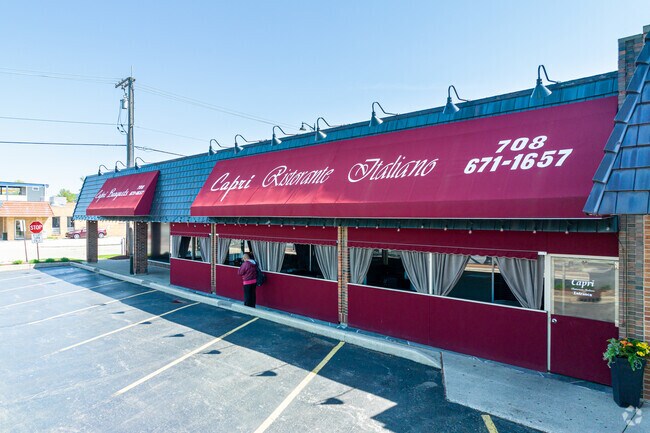 Residents of Palos Heights love Capri Ristorante Italiano, an easygoing eatery doling out traditional Italian specialties in a relaxed environment.