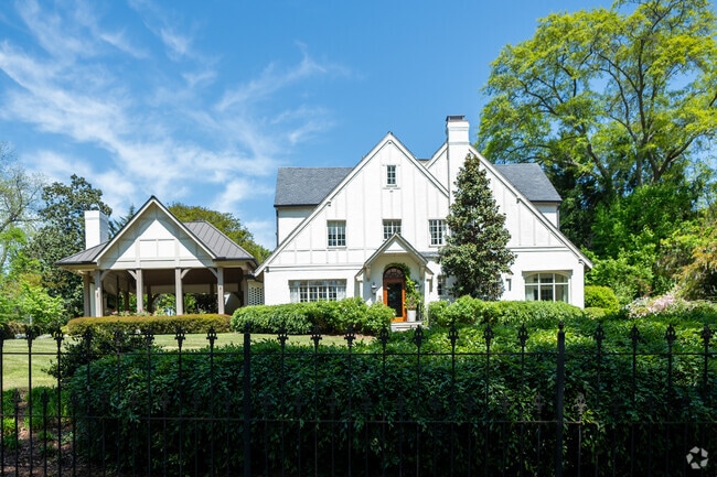 Hayes Barton is in a prime location in downtown Raleigh and borders St. Mary's Street, Oberlin Road and Glenwood Avenue.